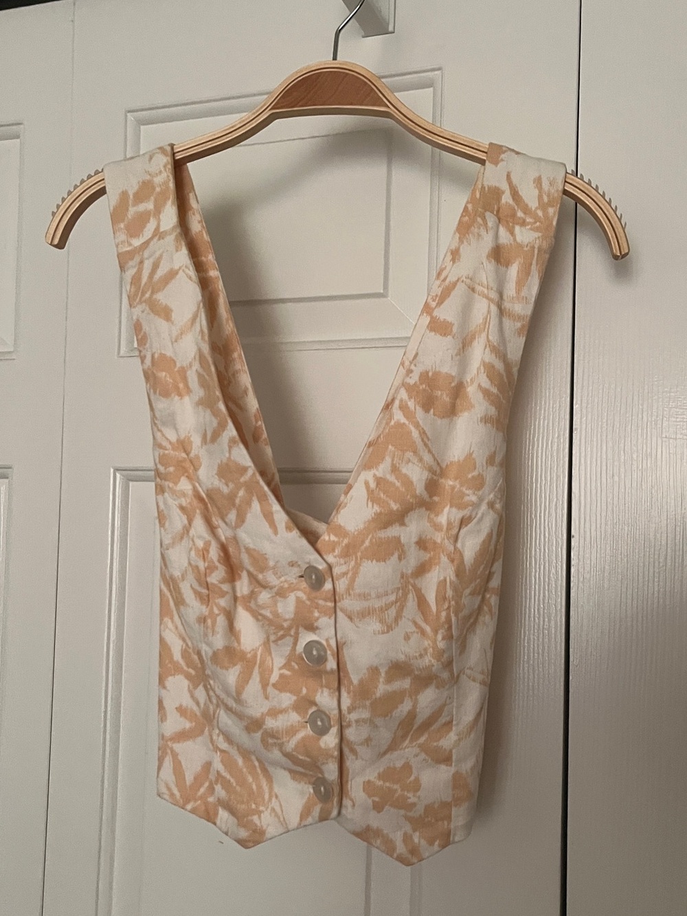 Abercrombie & Fitch Peach and White Floral Button Vest